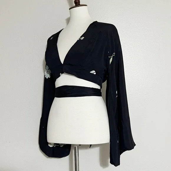 Free People Black Floral Print Kimono Wrap Top Blouse Cropped Long Sleeve S - Picture 5 of 10